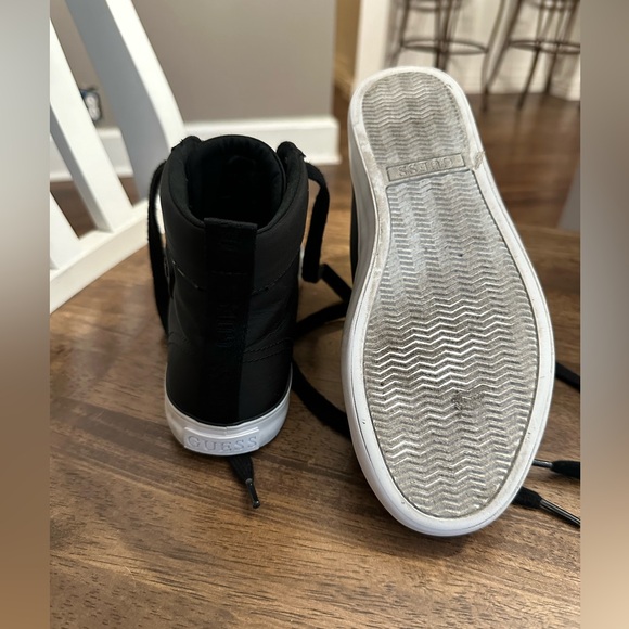 Guess High-tops - size 5.5 - Picture 4 of 5